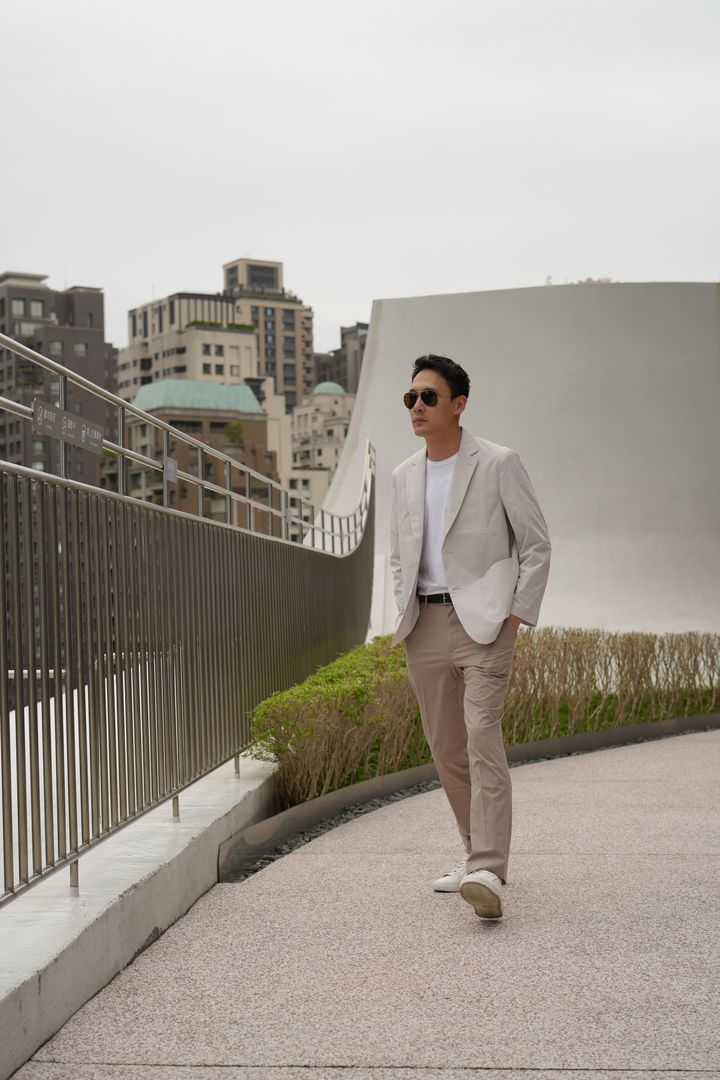 @𝙒𝙚𝙗𝙚𝙧𝙑𝙞𝙗𝙚𝙨 穿都會彈力西裝外套 第2張