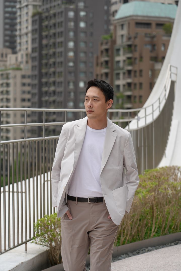 @𝙒𝙚𝙗𝙚𝙧𝙑𝙞𝙗𝙚𝙨 穿都會彈力西裝外套 第3張